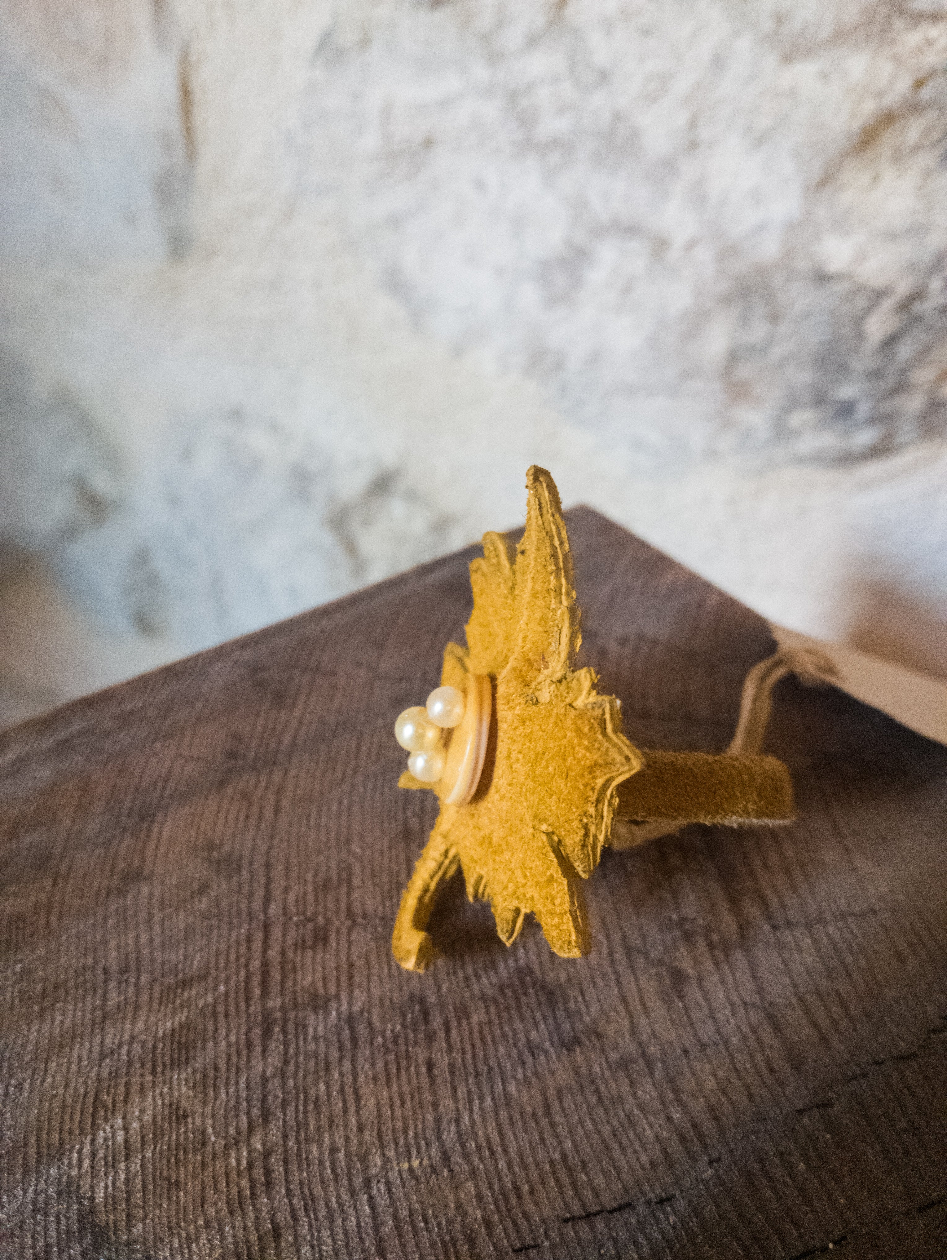 Bague cuir ''feuille''