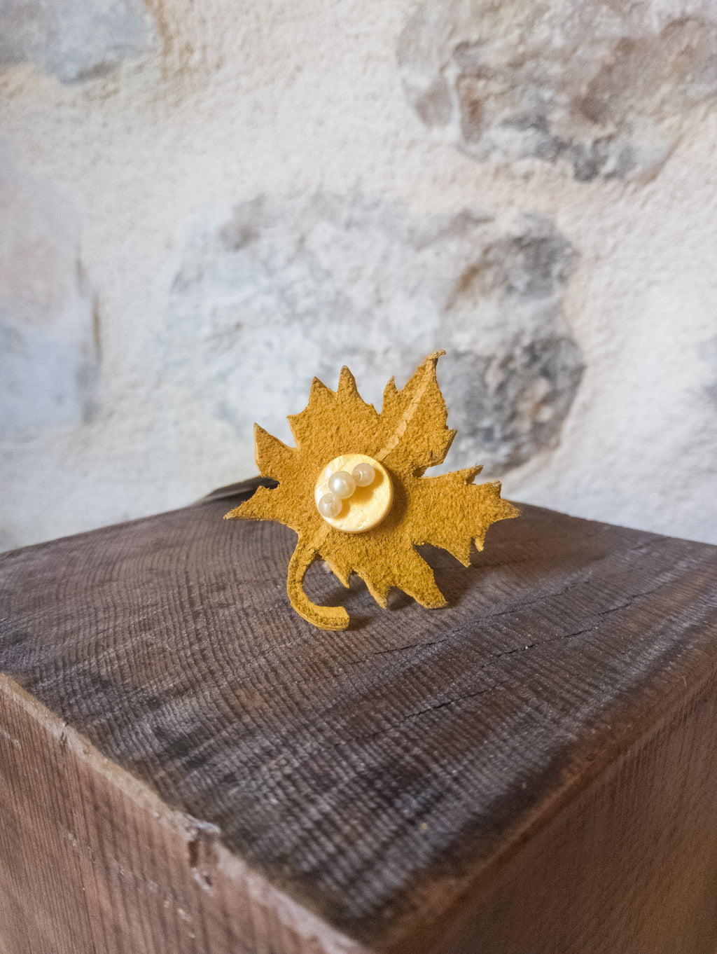 Bague cuir ''feuille''