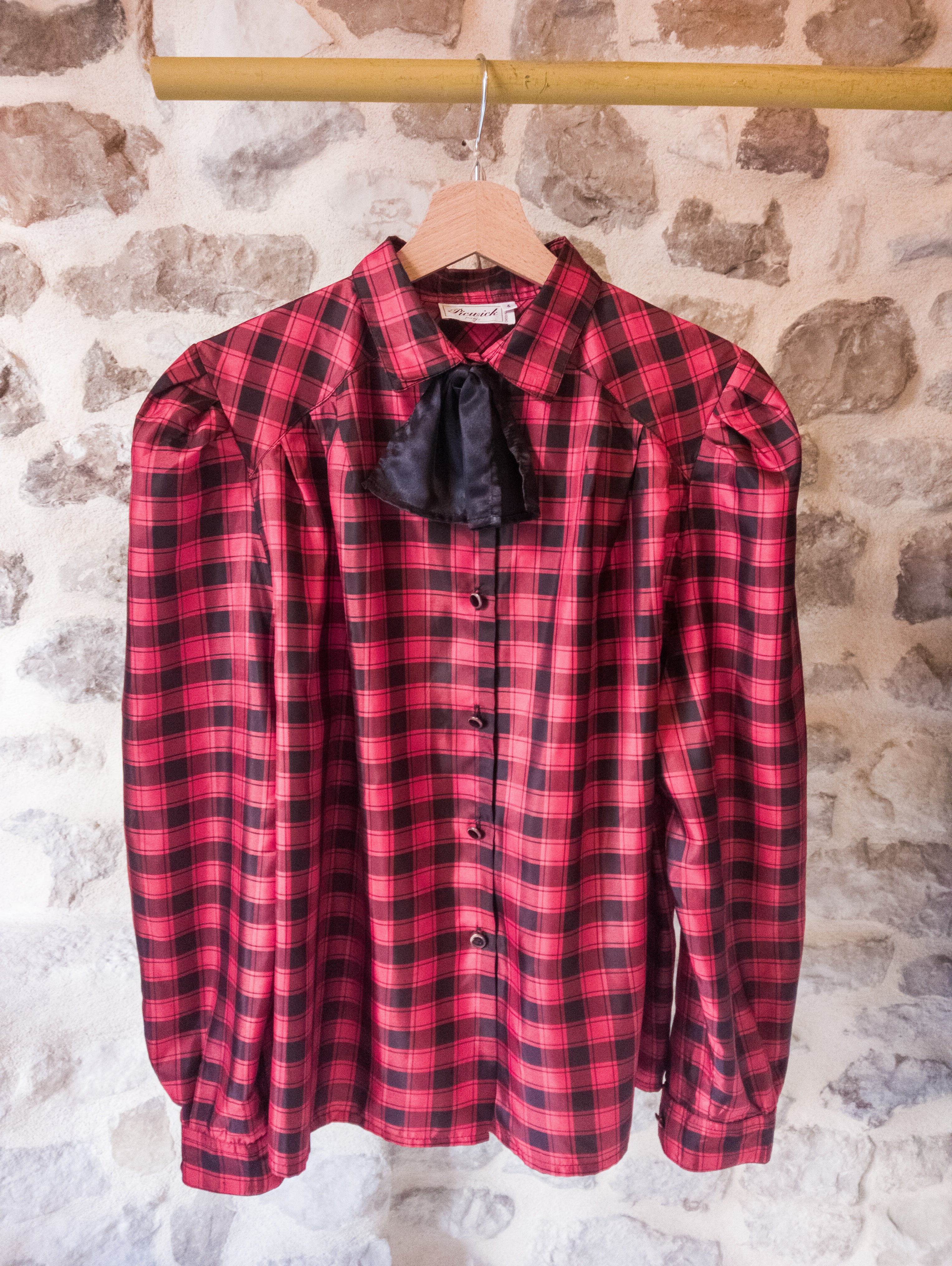 Chemisier ''preppy'' noir et rouge