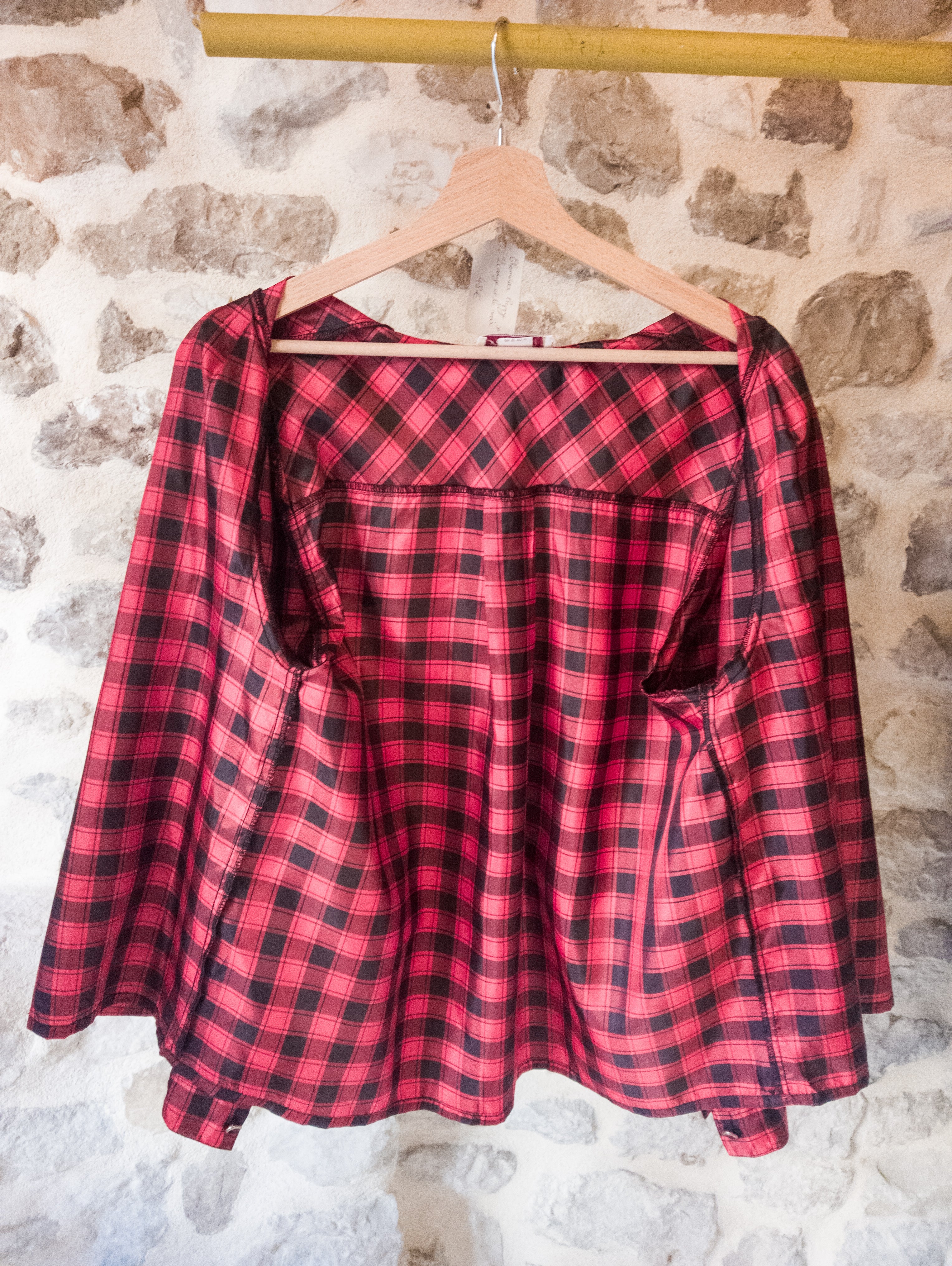 Chemisier ''preppy'' noir et rouge