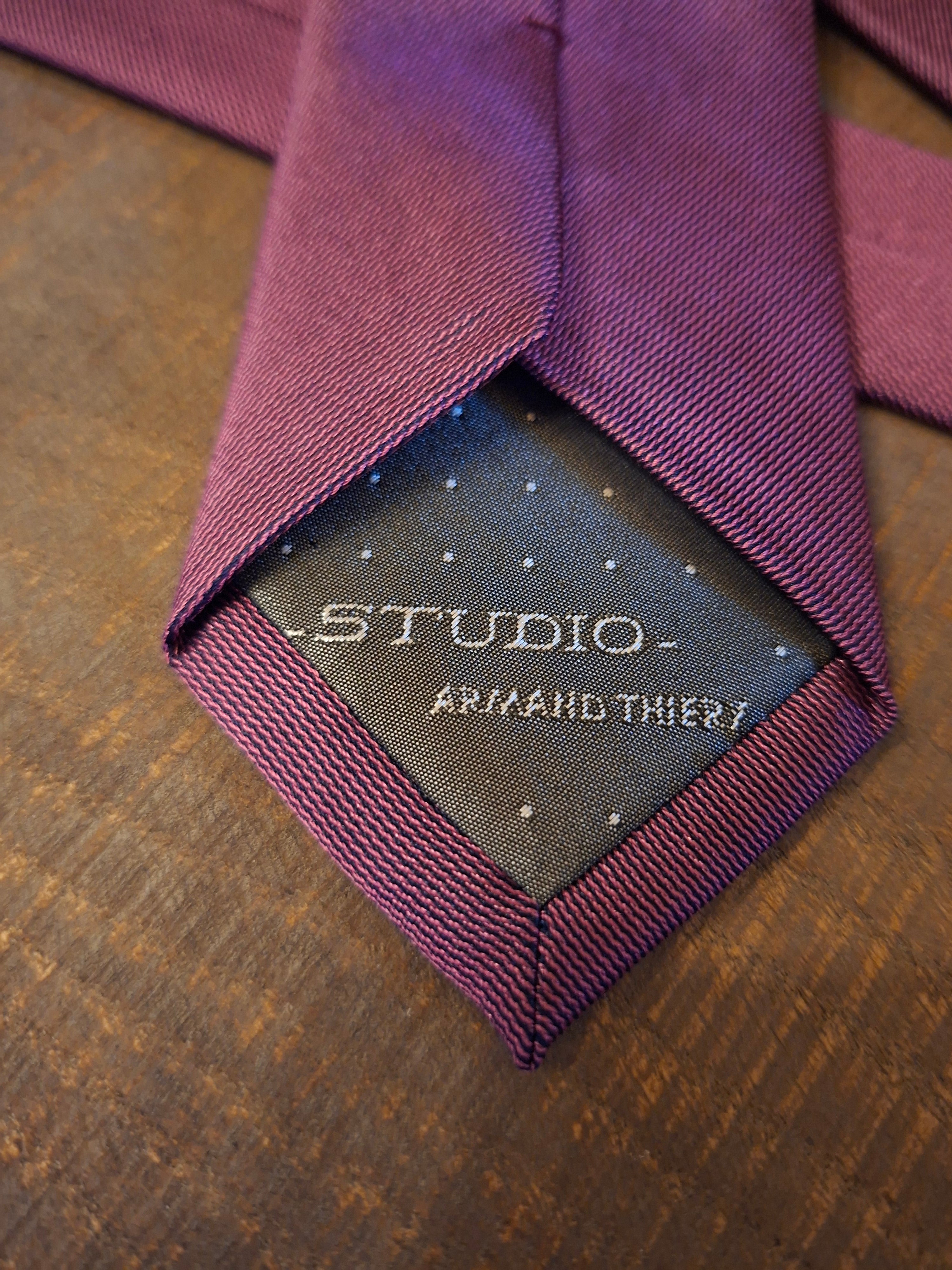 Cravate en soie violine