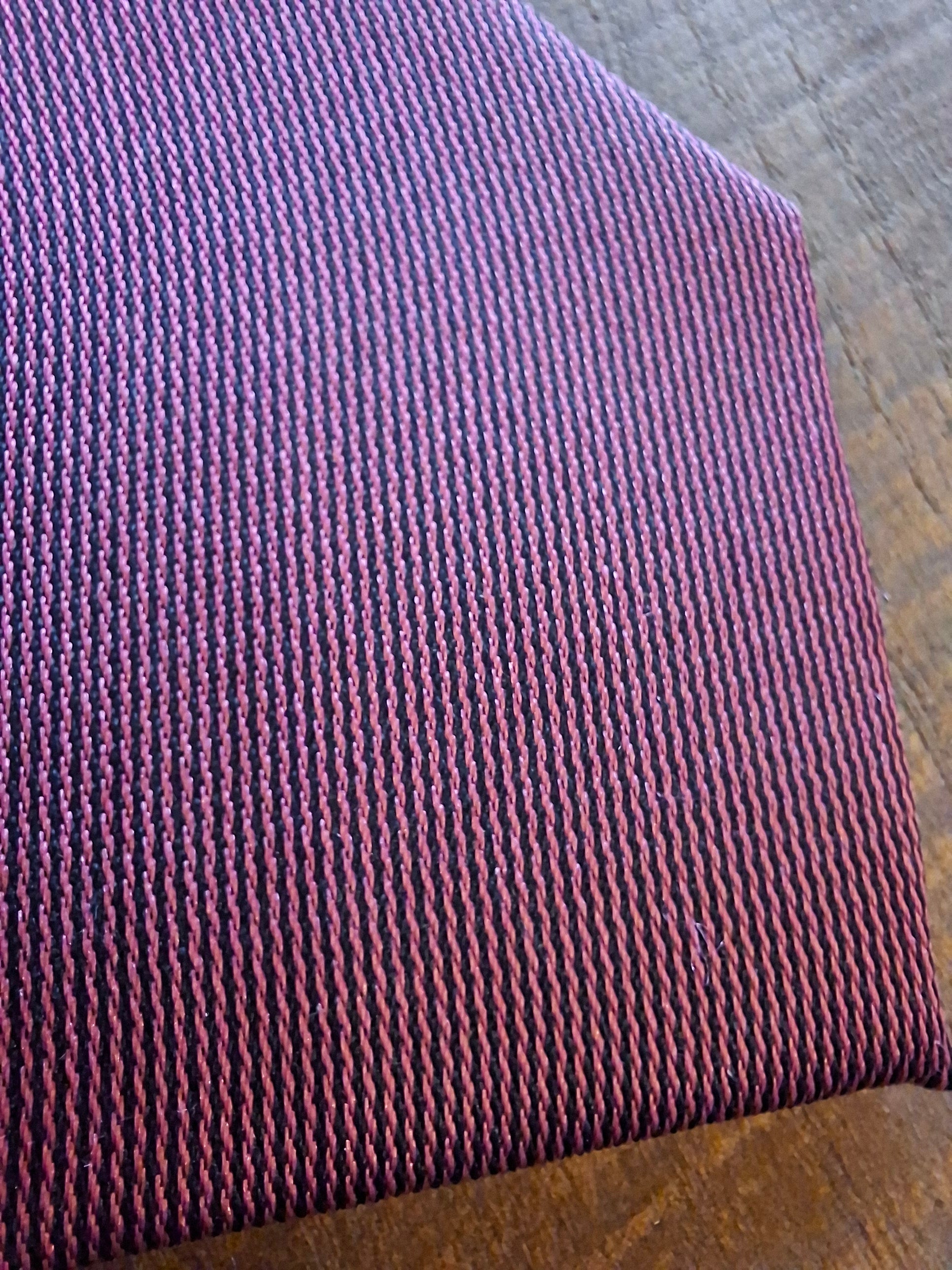 Cravate en soie violine