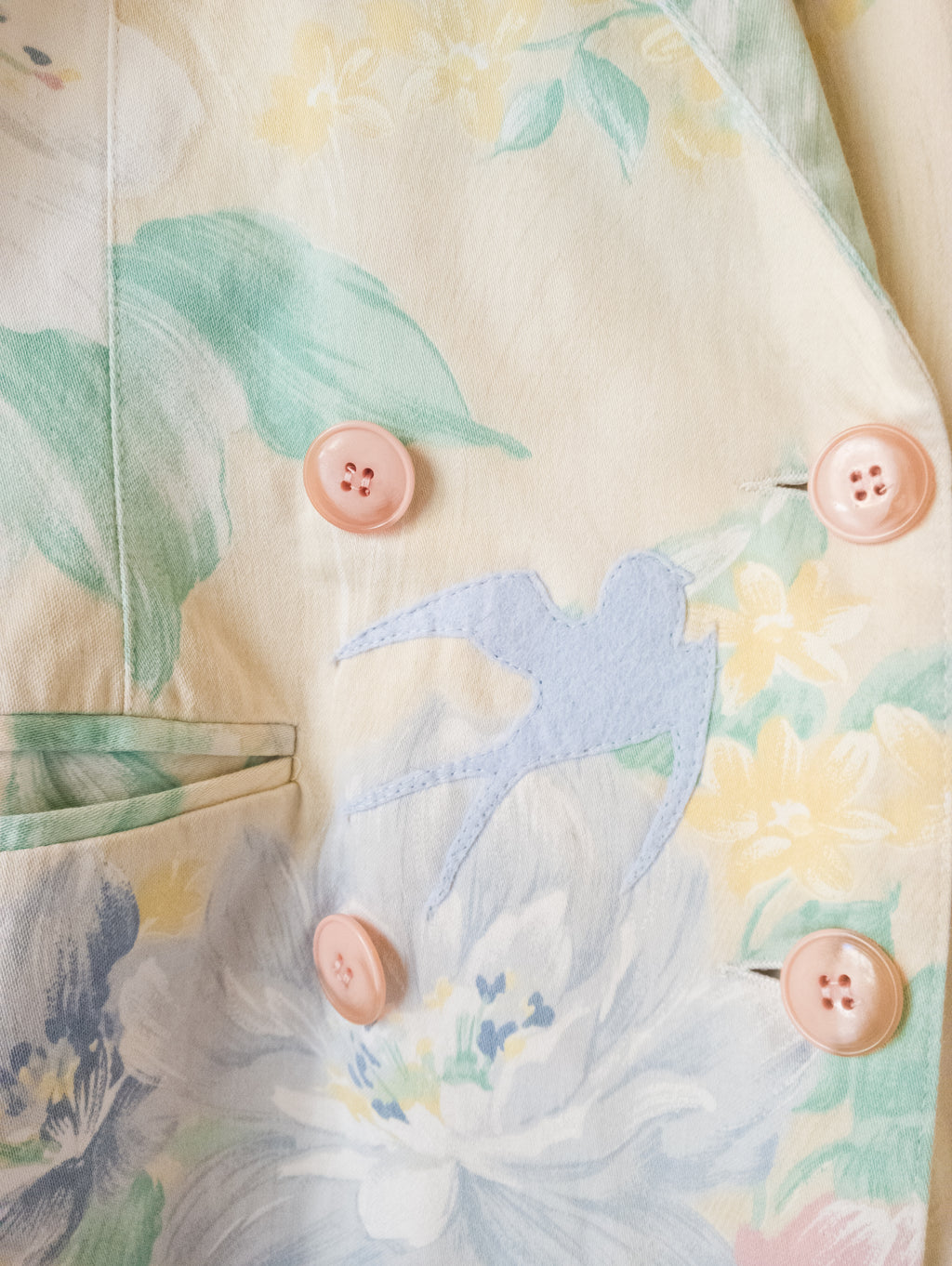 Veste pastel Vintage ''Fleurs et Hirondelles''