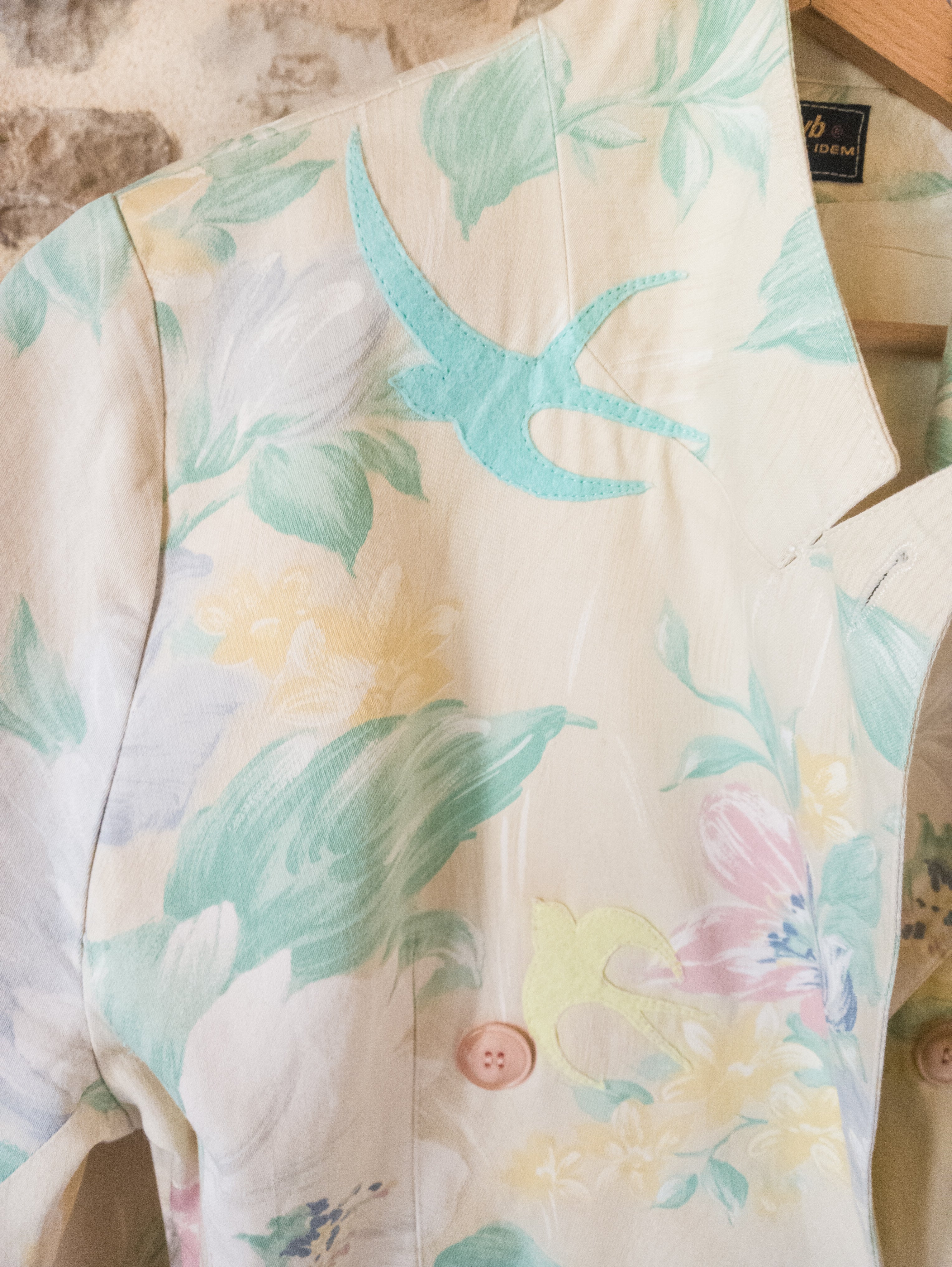 Veste pastel Vintage ''Fleurs et Hirondelles''
