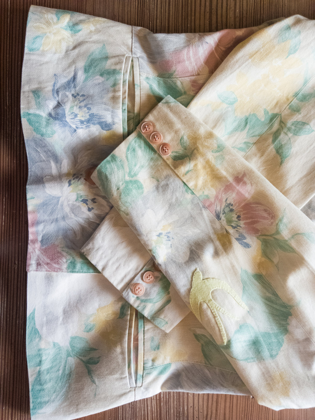 Veste pastel Vintage ''Fleurs et Hirondelles''